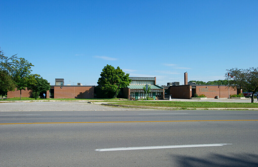 Picture of the front of St. John Henry Newman Catholic Elementary School
