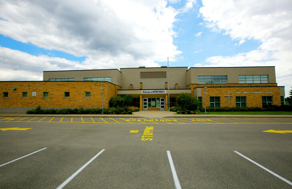 Picture of the front of Divine Mercy Catholic Elementary School
