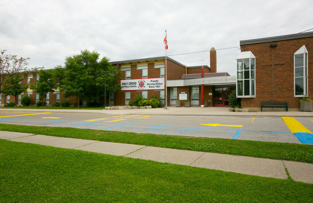 Picture of the front of Holy Cross Catholic Elementary School